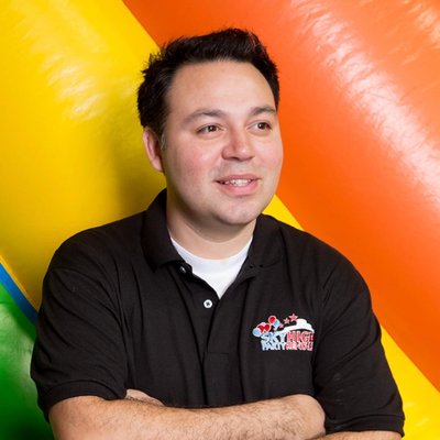 Profile Picture of Robert De Los Santos (@robsetsail) on Twitter