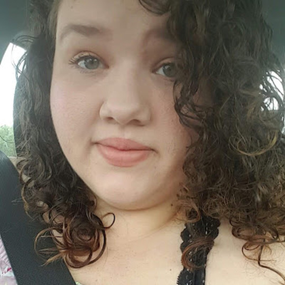 Profile Picture of Amanda Boatwright (@amandaboatwr230) on Poshmark