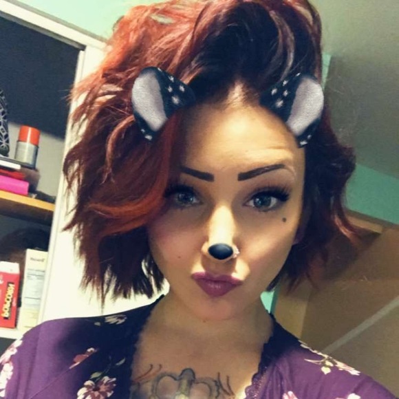Profile Picture of Tina Lynne (@tinalynne716) on Poshmark