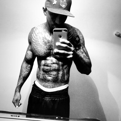 Profile Picture of young Handsome (@girlslovemyink) on Twitter