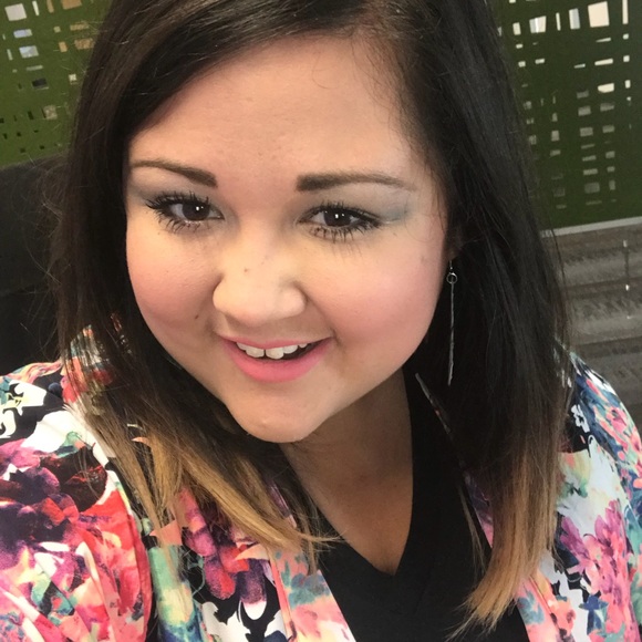 Profile Picture of Alexa Cordova (@alexacordova07) on Poshmark