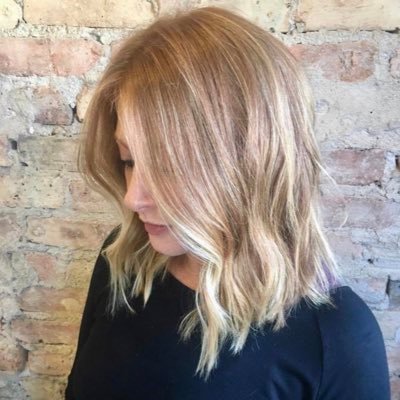 Profile Picture of Heather Shapiro (@curatedclosett) on Twitter