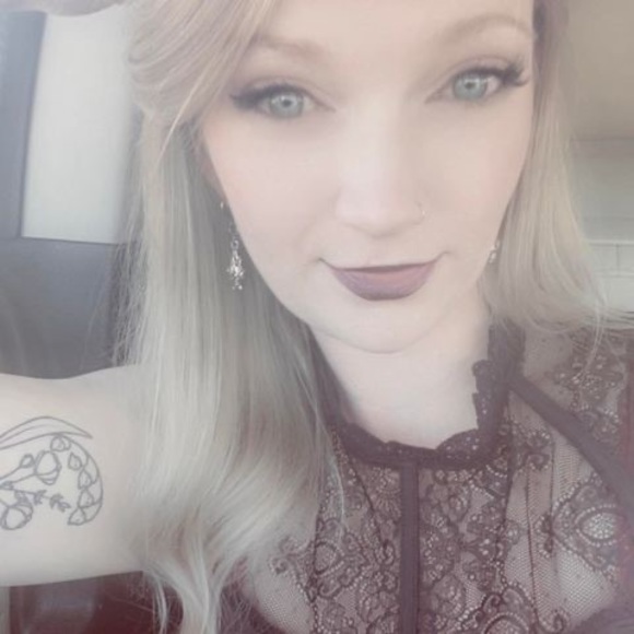 Profile Picture of Ellen Catherine (@ellencdavis94) on Poshmark