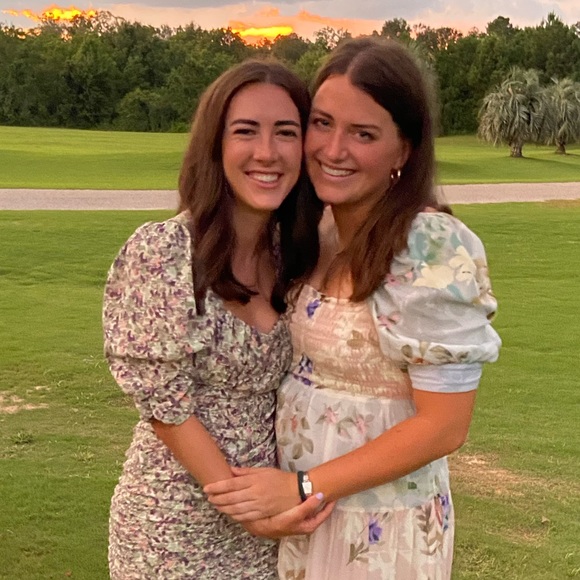 Profile Picture of Emma Tosney (@emmajtoz) on Poshmark