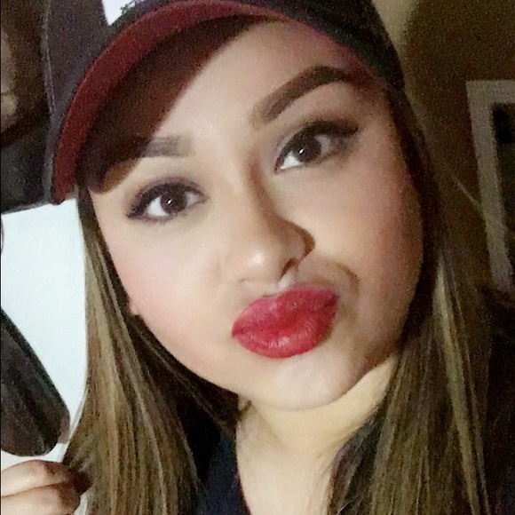 Profile Picture of Beatriz Cano (@bcano1990) on Poshmark