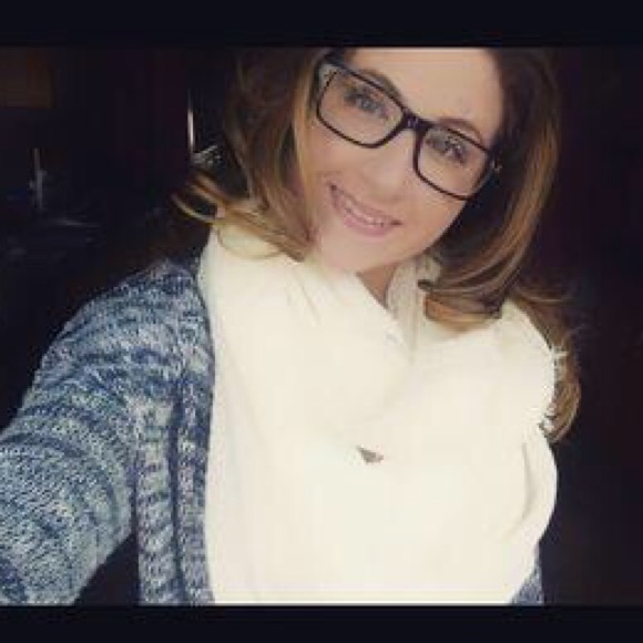 Profile Picture of Victoria Savino (@victoriasavino) on Poshmark