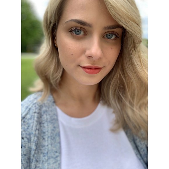 Profile Picture of Julia Judlin (@dear_julia) on Poshmark