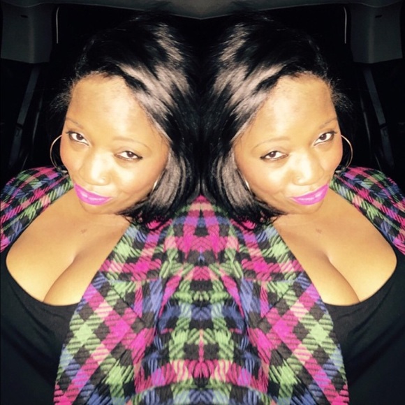 Profile Picture of Chatara Henderson (@cjhen0423) on Poshmark