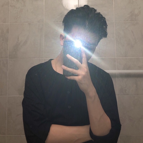 Profile Picture of Derek Huang (@derkh) on Poshmark