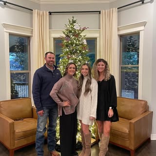 Profile Picture of Jennifer Wade Warren (@jenn_warren) on Instagram