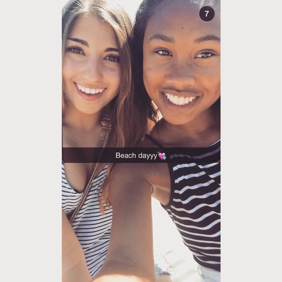 Profile Picture of Alexis Salomon (@alexisdaniella) on Poshmark