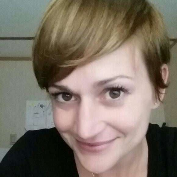 Profile Picture of April Lessig (@graprape180) on Poshmark