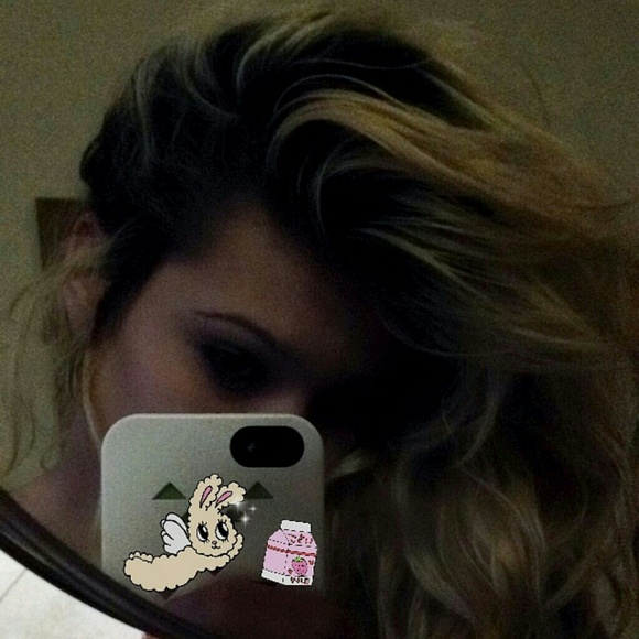 Profile Picture of Ariel Sariska (@srylol) on Poshmark
