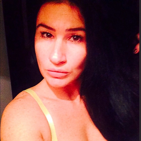 Jennifer Revere - Poshmark Profile Picture of Jennifer Revere (@jennyriv718) on Poshmark