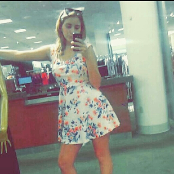 Profile Picture of Daniela Trujillo (@daniela_dt19) on Poshmark