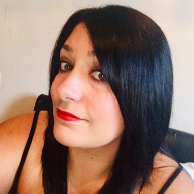 Profile Picture of Laura Benson (@lgoodall17) on Twitter