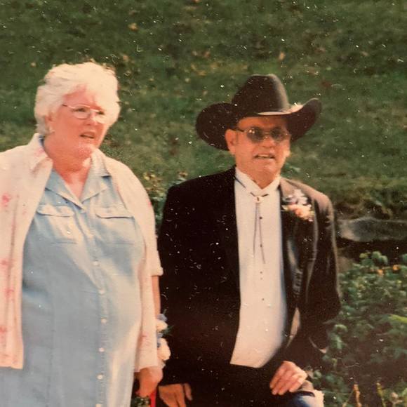 Profile Picture of Larena Lockhart vaughn (@larenalockhart) on Poshmark