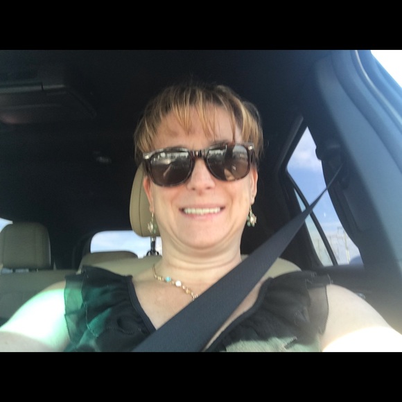 Profile Picture of Heather Keating (@heather2cu) on Poshmark