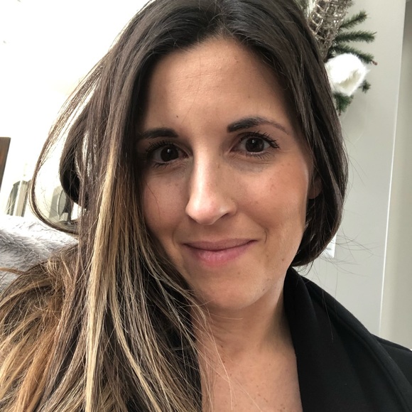 Profile Picture of Jaclyn Aalbersberg (@jrdipiaz) on Poshmark