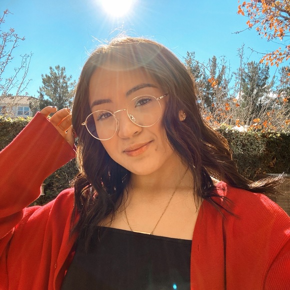 Profile Picture of Bianca Arcayena (@biancaaisabelle) on Poshmark