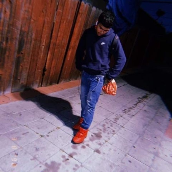 Profile Picture of Danny Banegas (@dannybanegas17) on Poshmark