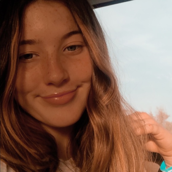 Profile Picture of Maya Cook (@mayacook11) on Poshmark