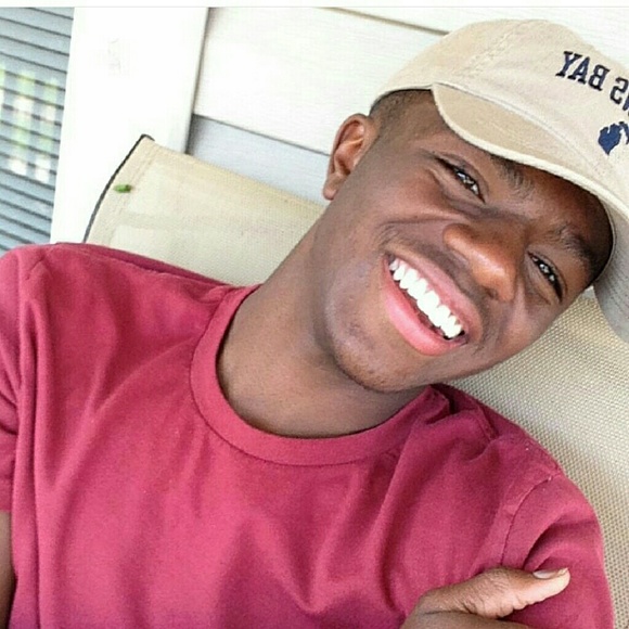 Profile Picture of Joshua Snead (@joshuasnead) on Poshmark