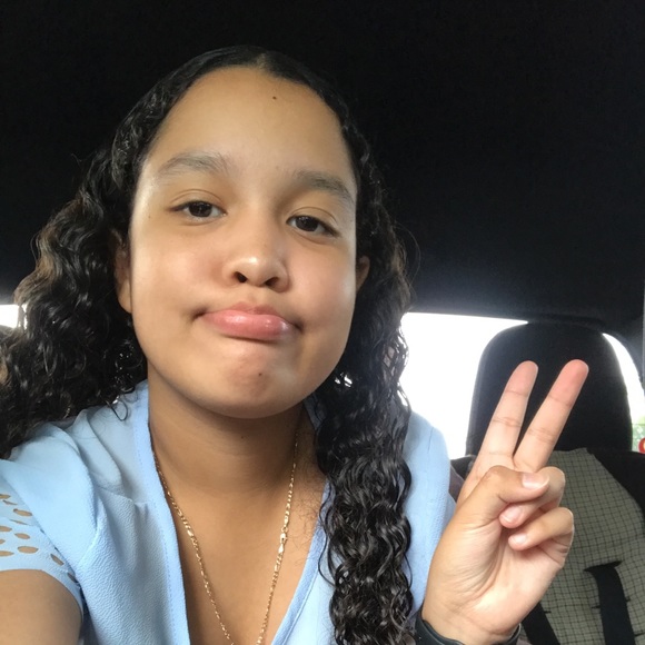 Profile Picture of Brianna Castellon (@brimonce) on Poshmark
