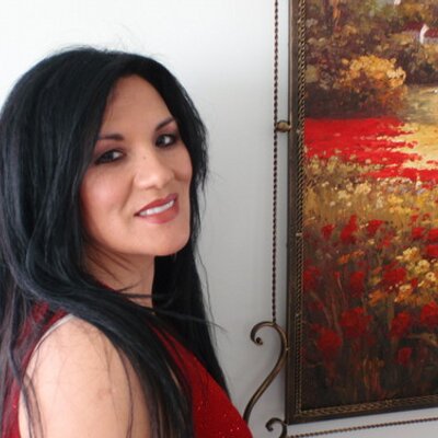 Profile Picture of Vivian Holmes (@viviholmes) on Twitter