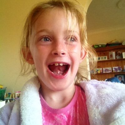 Profile Picture of Tanya Cronin (@lippytanya) on Twitter