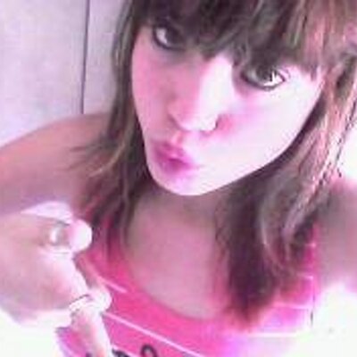 Profile Picture of Lorena Alves (@lorenaalves1999) on Twitter