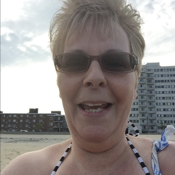 Profile Picture of Cheryl Yonkers (@cheryly567) on Poshmark