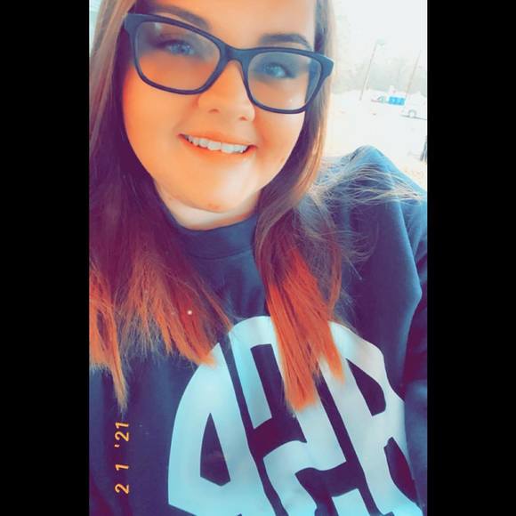 Profile Picture of Alexis Self (@alexisself) on Poshmark