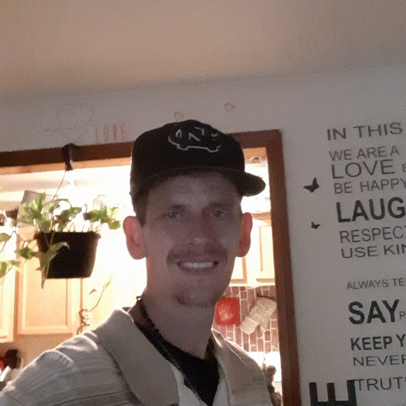 Profile Picture of Jonathan Murphy (@jonathanmurp682) on Poshmark