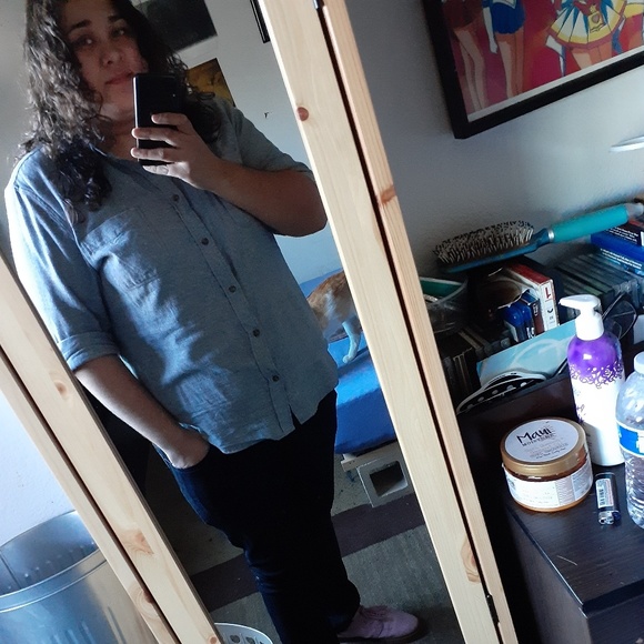 Profile Picture of Cassandra Quinones (@chachers420) on Poshmark