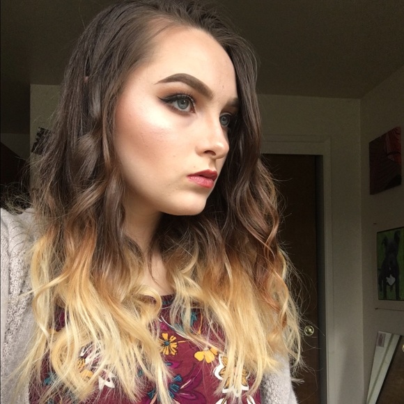 Profile Picture of Desiree Byerley (@dezyboo) on Poshmark