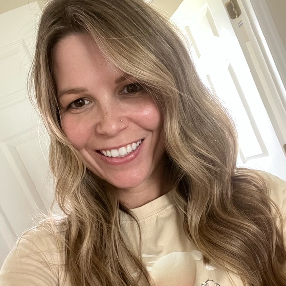 Profile Picture of Summer Daniels (@swinter05) on Poshmark