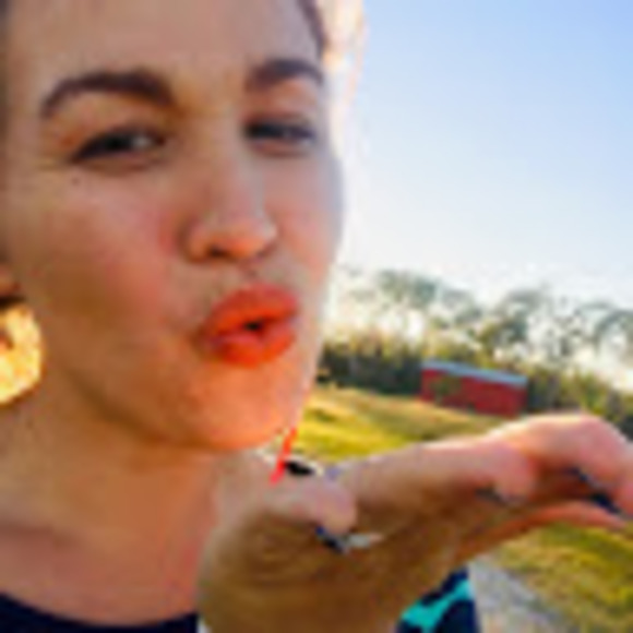 Profile Picture of Courtney Brackmann (@courtneybarret) on Poshmark