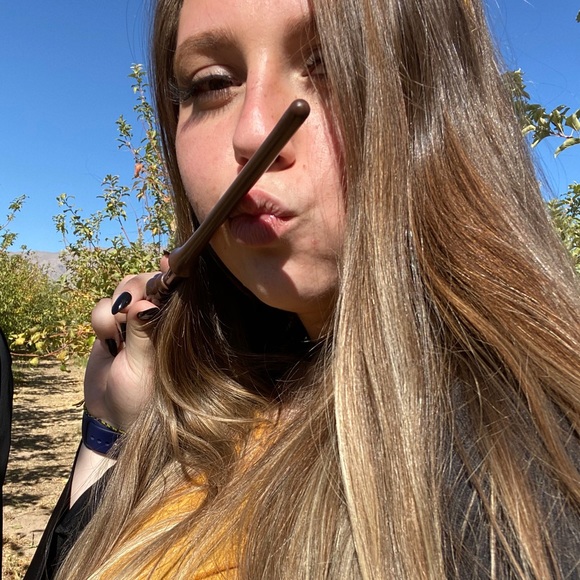 Profile Picture of Morgan Gudjonis (@mooganz) on Poshmark