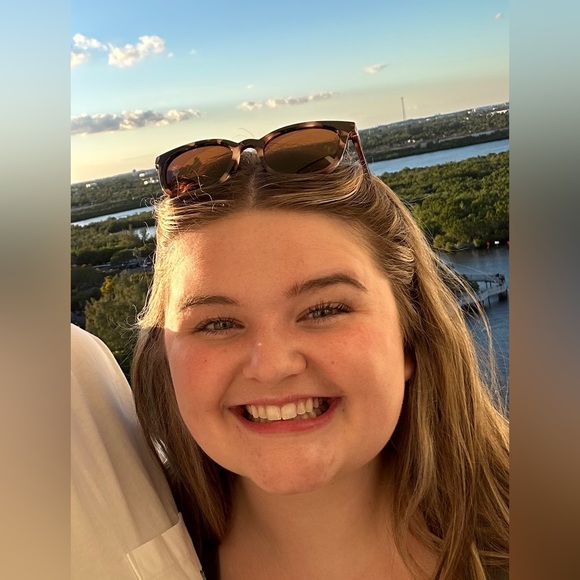 Profile Picture of Krista Ginnetty (@kristaginnetty) on Poshmark