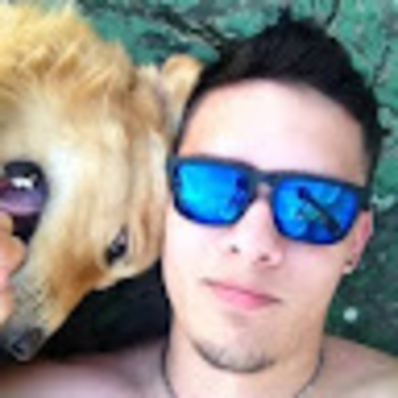 Profile Picture of Daniel Alonso (@dasr9292) on Poshmark