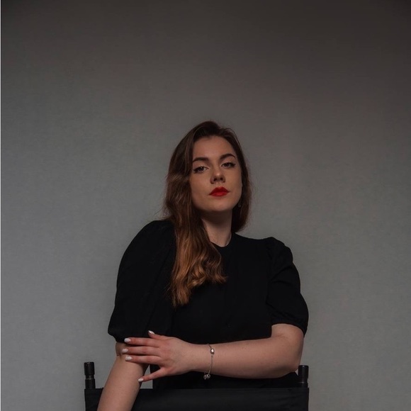 Profile Picture of Veronika Holubinka (@vholubinka) on Poshmark