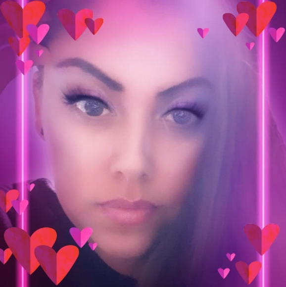 Profile Picture of Siania Gomez (@sianiag) on Poshmark