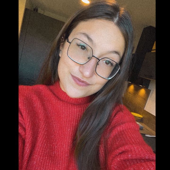 Profile Picture of   Maureen• (@maureen_gcr)... (@maureen_gcr) on Tiktok