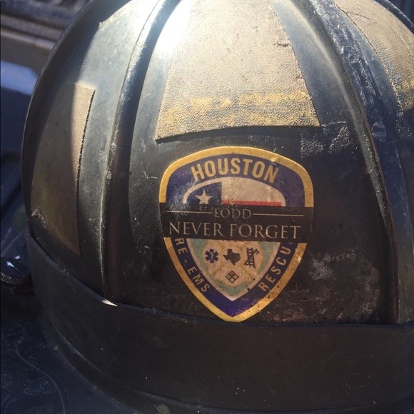 Profile Picture of James Morales (@jamesemorales) on Poshmark