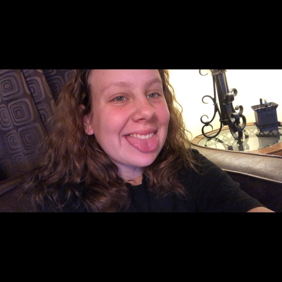 Profile Picture of Kayla Decker (@kayladeckerr) on Poshmark