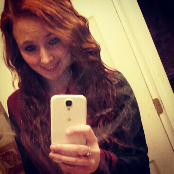 Profile Picture of Kristen Grivas (@kristengrivas) on Poshmark