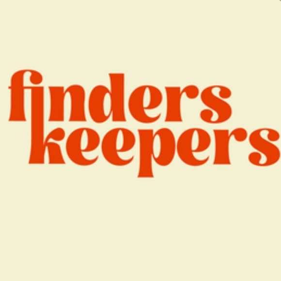 Profile Picture of Lisa Matthews (@onlinegarage_) on Poshmark