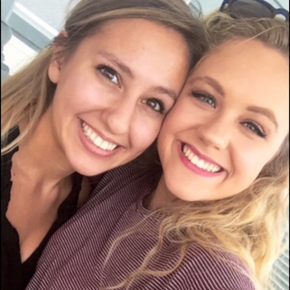 Profile Picture of Jenna Surtees (@jenna12bean) on Poshmark