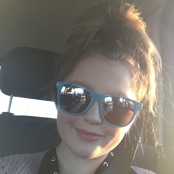Profile Picture of Ava Lovelace (@avalovelace4) on Poshmark